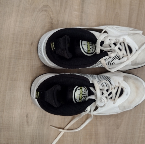 Nike shoes - Picture 4 of 4